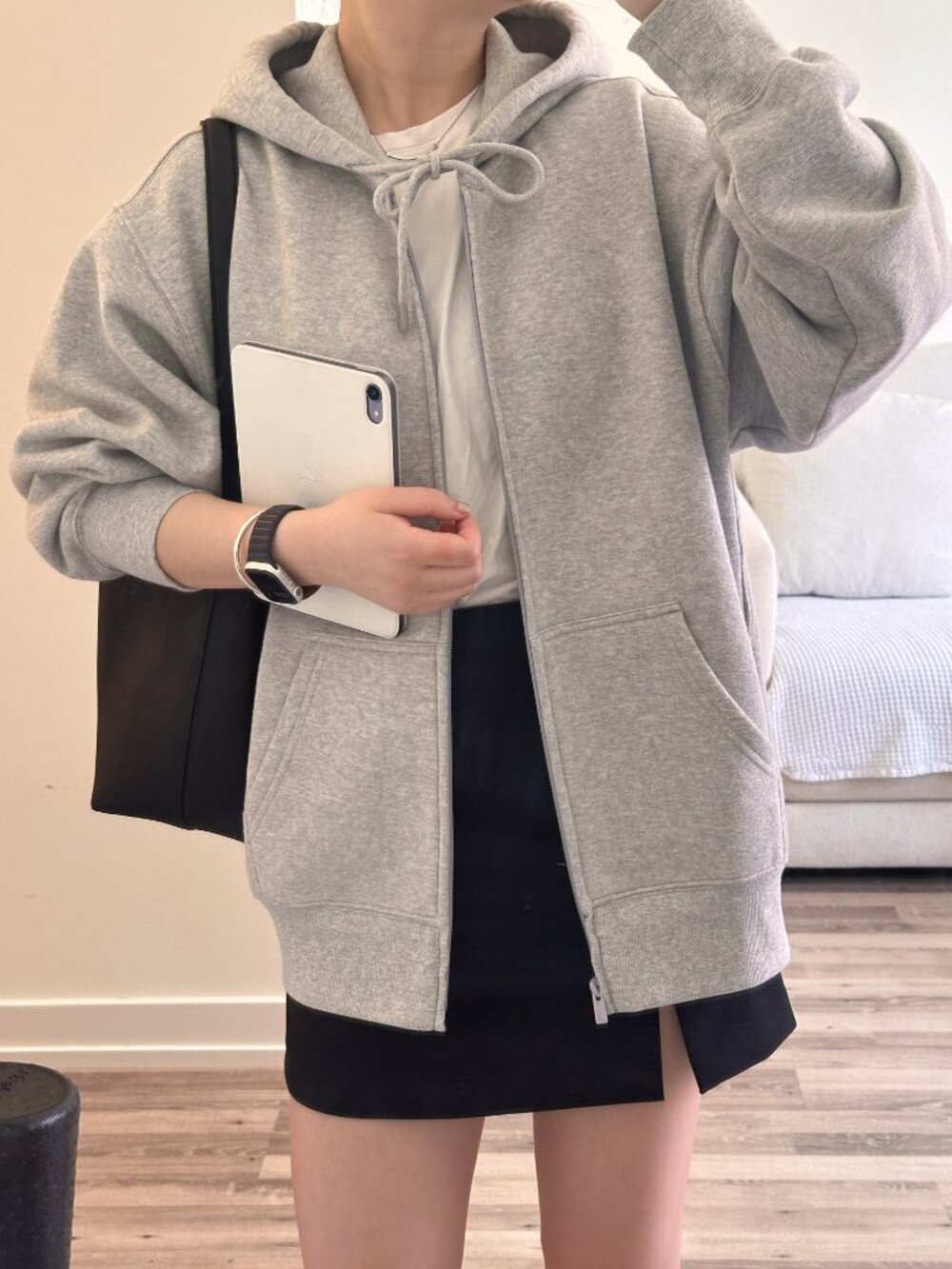Aritzia Cozy Sweatfleece Boyfriend Zip Hoodie in Heather Chrome | Size: Small